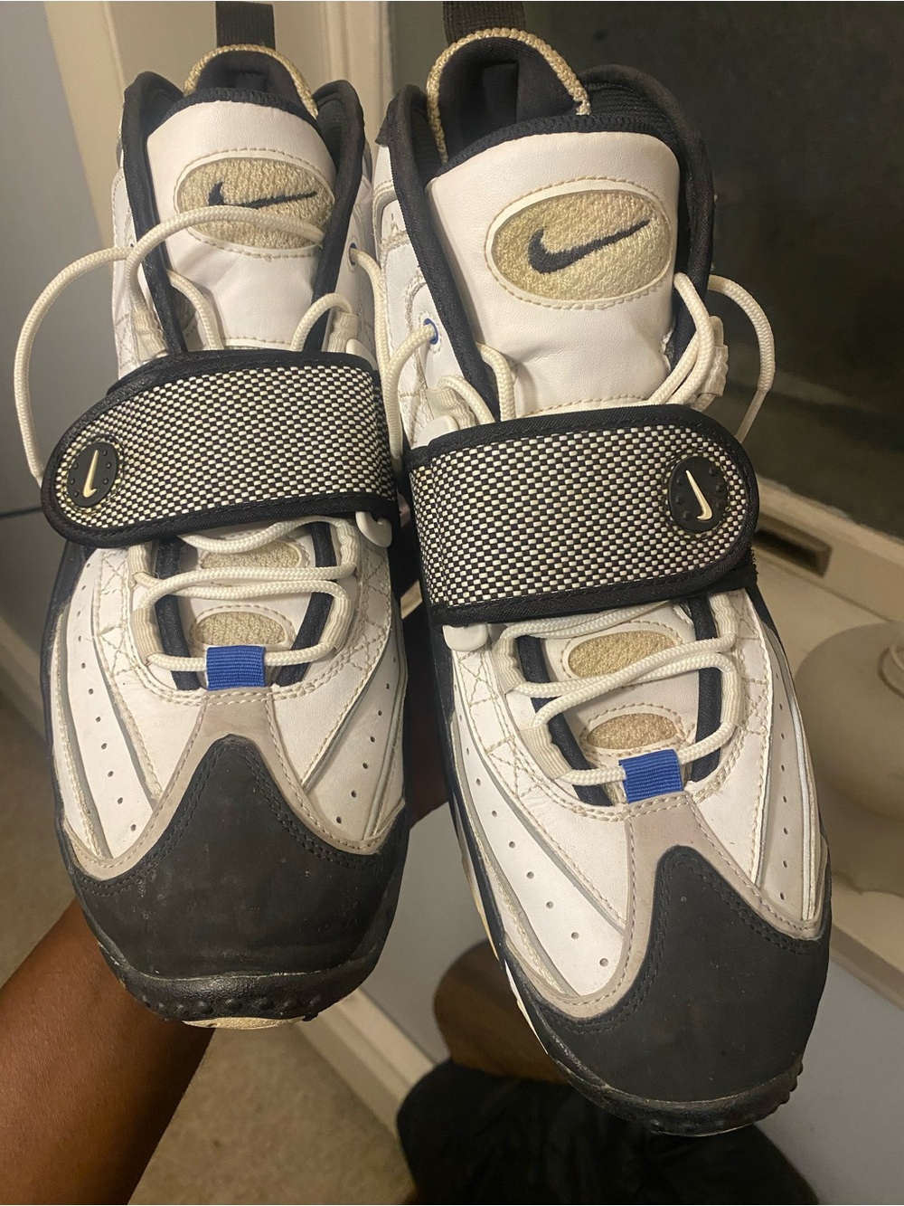 Nike Men's White, Black and Blue Strap Athletic Sneakers Nike pro streak